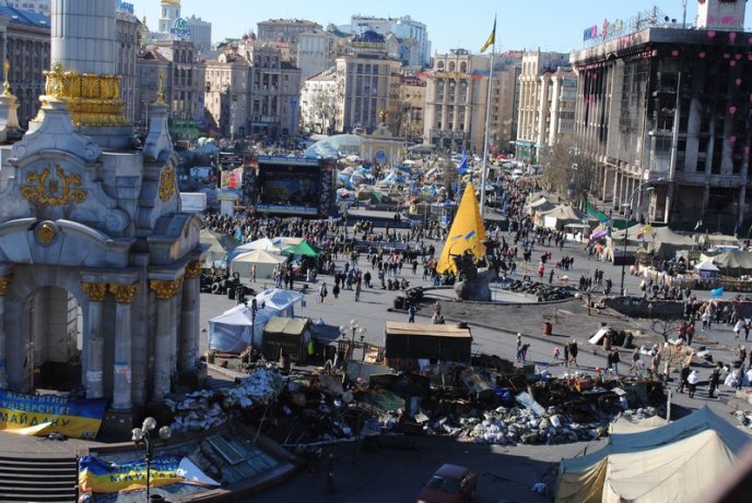 Один день з життя Майдану: на що перетворилась центральна площа України за місяць після революції (ФОТОРЕПОРТАЖ) – 34
