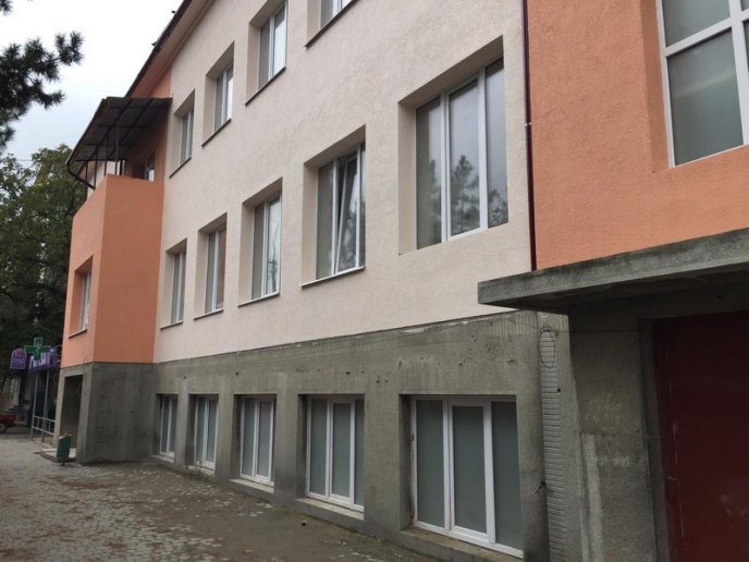 У Мукачеві триває ремонт поліклініки – 01