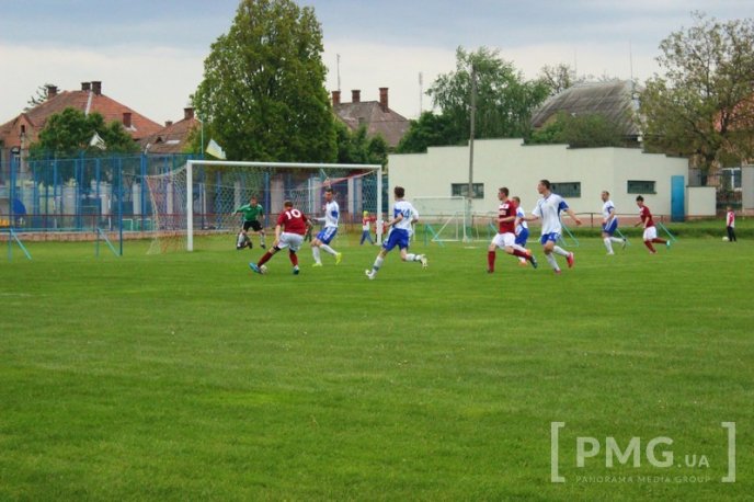 Футболісти "Мункача" розгромили гостей з Поляни – 01