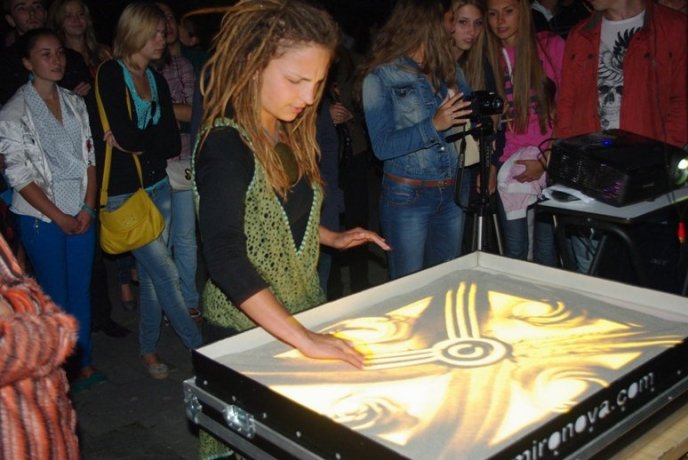 УжНУ з початком нового навчального року вітали Аліна Гросу, "Rock-H" і Степан Гіга (ФОТО) – 17