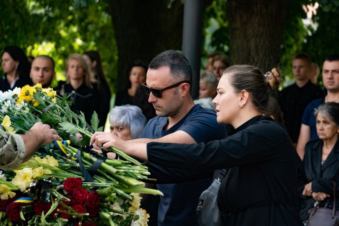 Віддав життя за Україну: в Ужгороді поховали 35-річного військового – 05