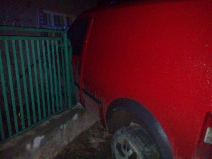 Водій на "Форді" зніс паркан приватного будинку, після чого втік з місця ДТП – 01