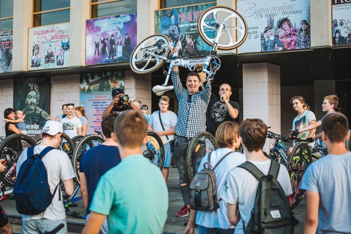Понад триста ужгородців взяли участь у велозаїзді вулицями обласного центру – 06