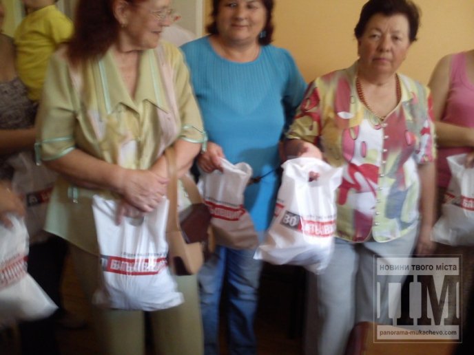 Місцевий осередок ВО "Батьківщина" роздавав безкоштовно паски (ФОТО) – 15