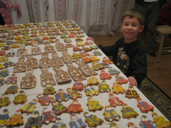 На Тячівщині віряни напекли солодких "миколайчиків" для бійців АТО – 01