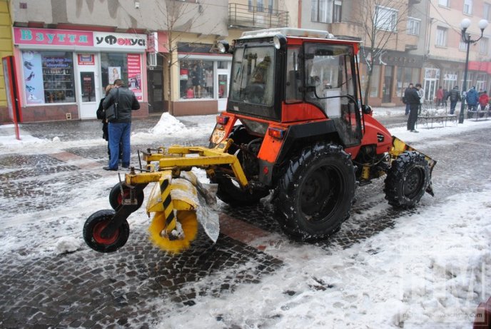 У Мукачеві сніг прибирають лише в центрі (ФОТОРЕПОРТАЖ)  – 08