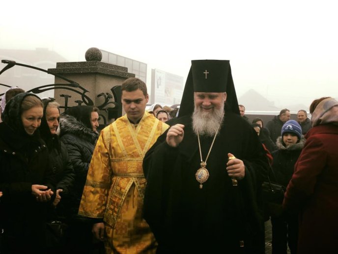 До православного храму в Минаї прибув ковчег з частиною одягу святителя Спиридона  – 11