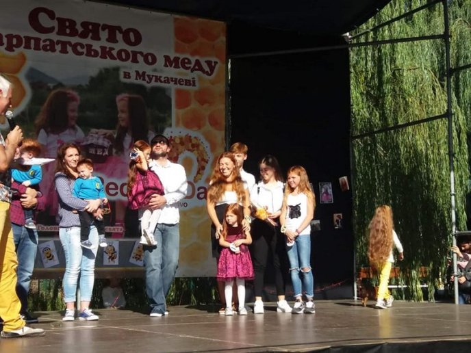 У Мукачеві сьогодні відбувся парад рудих – 02 У Мукачеві сьогодні відбувся парад рудих – 02