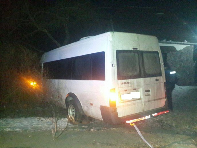 Поліція показала фото жахливих наслідків ДТП і просить водіїв дотримуватись дистанції – 03