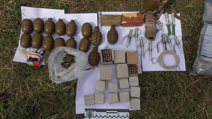 На Міжгірщині у чоловіка виявили цілий арсенал зброї  – 02