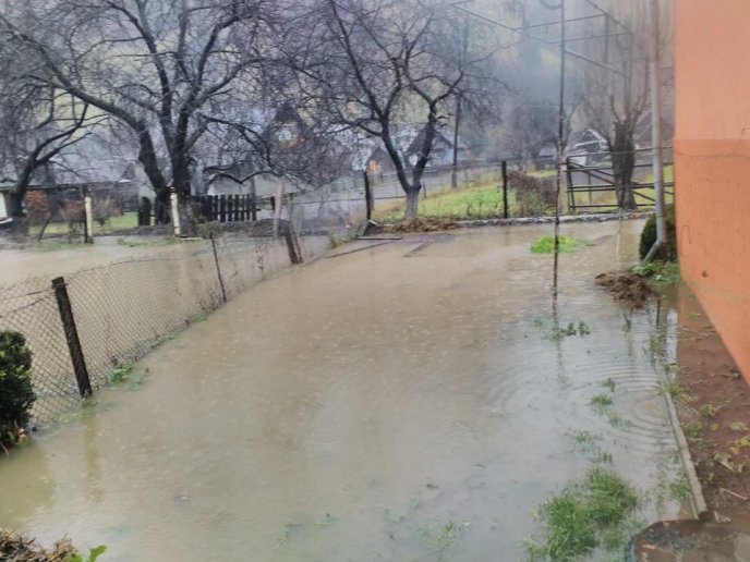 На Рахівщині гірський струмок затопив ціле село – 08