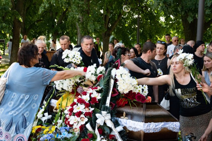 Закарпаття попрощалось з Героєм, який кілька днів тому загинув на війні – 06