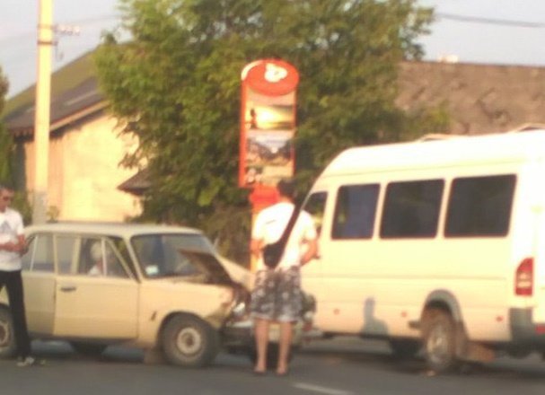 Зранку в Ужгороді зіткнулись три автомобілі – 02