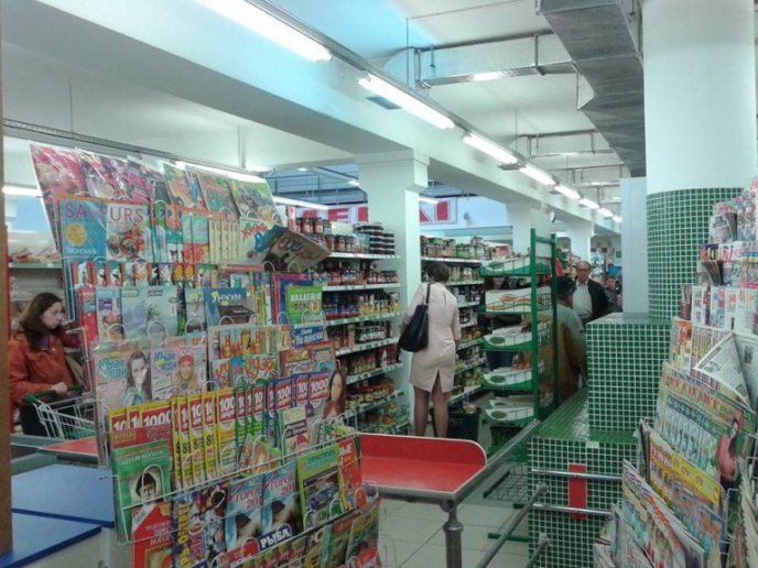 Ревізори "Нового каналу" стурбовані станом супермаркету "Вопак" у Хусті – 06