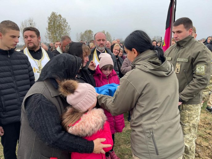 У одному із сіл Закарпаття прощалися з Героєм – 05