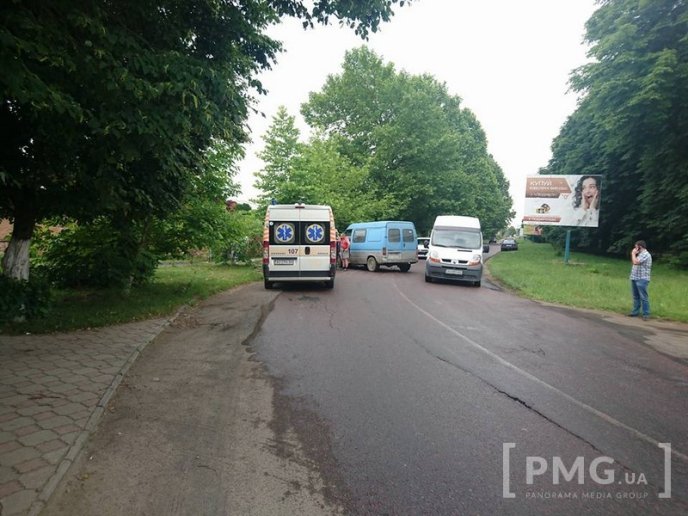 ДТП в Ужгороді: мікроавтобус зіткнувся з "Ауді" – 06 ДТП в Ужгороді: мікроавтобус зіткнувся з "Ауді" – 06