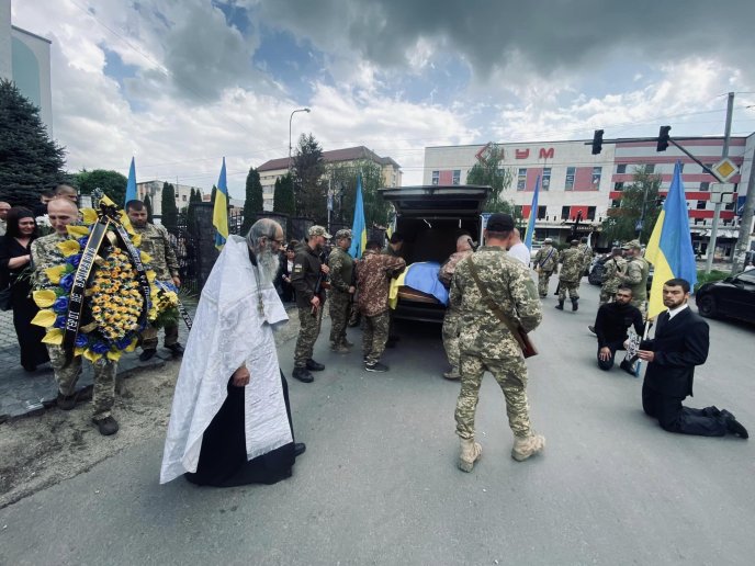 Виноградівщина провела в останню путь полеглого воїна – 13 Виноградівщина провела в останню путь полеглого воїна – 13