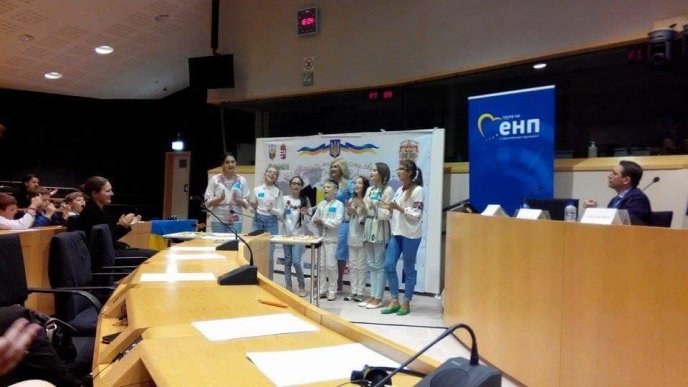 У Брюсселі голова облради Михайло Рівіс приєднався до міжнародного проекту «Діти за мир у всьому світі» – 11