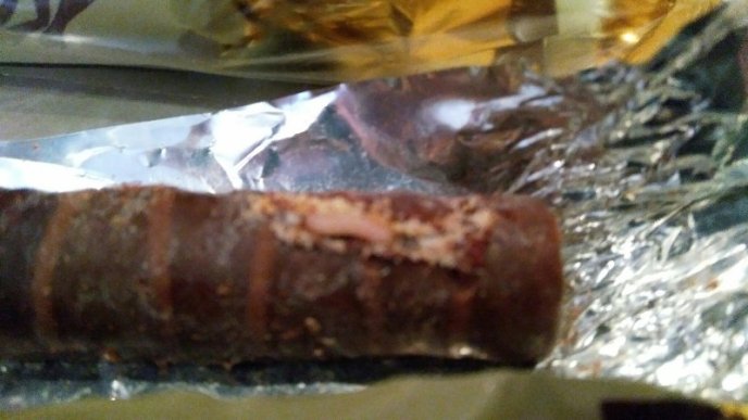 У мукачівському супермаркеті чоловіку продали цукерки з черв’яками – 05