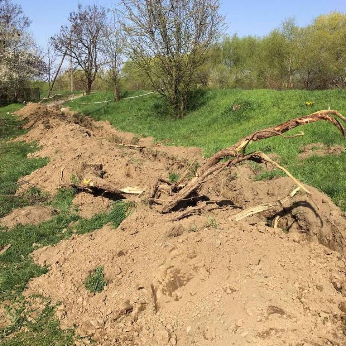 Муніципальна поліція Мукачева склала протокол на мешканця міста, який самовільно будував на набережній – 03