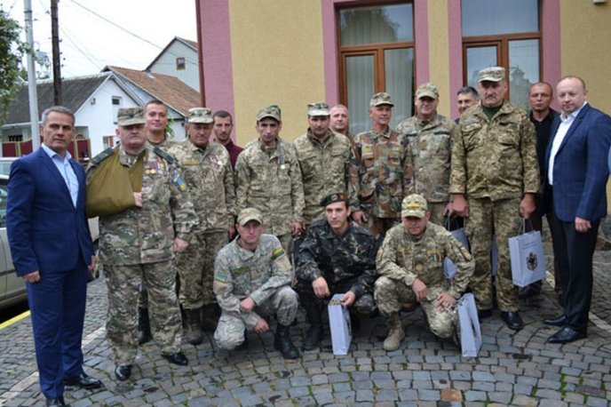 У Тячеві до Дня міста нагородили учасників АТО – 02