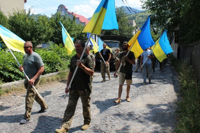 В одному з міст Закарпаття провели в останню путь полеглого захисника – 03