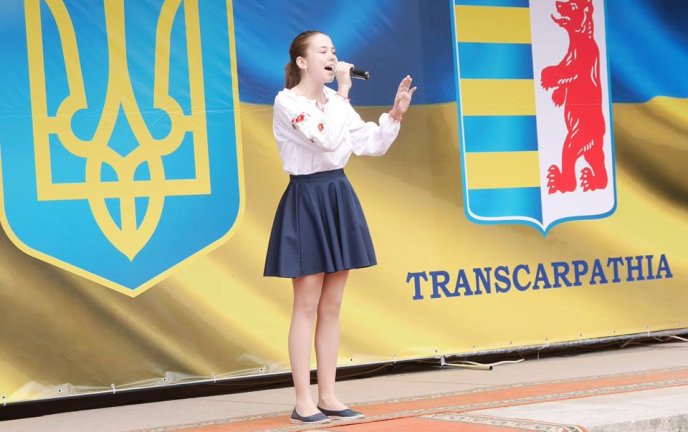 Загальноміський парад випускників відбувся і в Ужгороді – 19