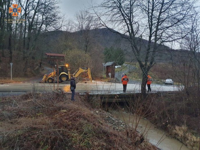 Рятувальники показали наслідки негоди на Закарпатті – 04