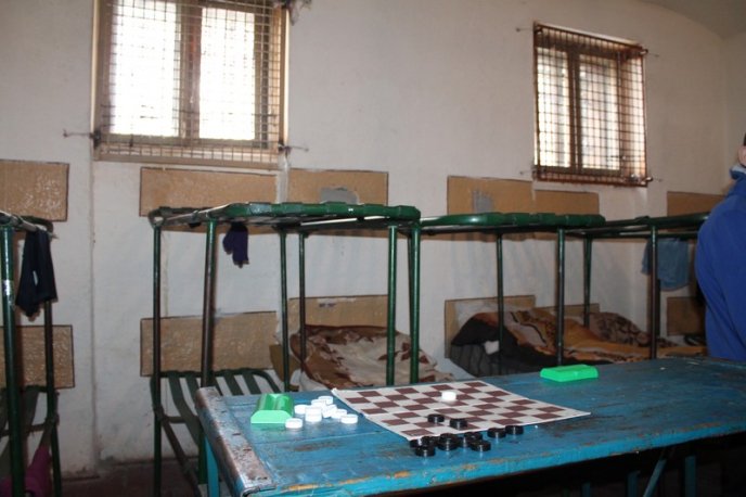 Таргани та оголені дроти: представників прокуратури шокували жахливі умови утримання в’язнів у Закарпатській УВП №9 – 03