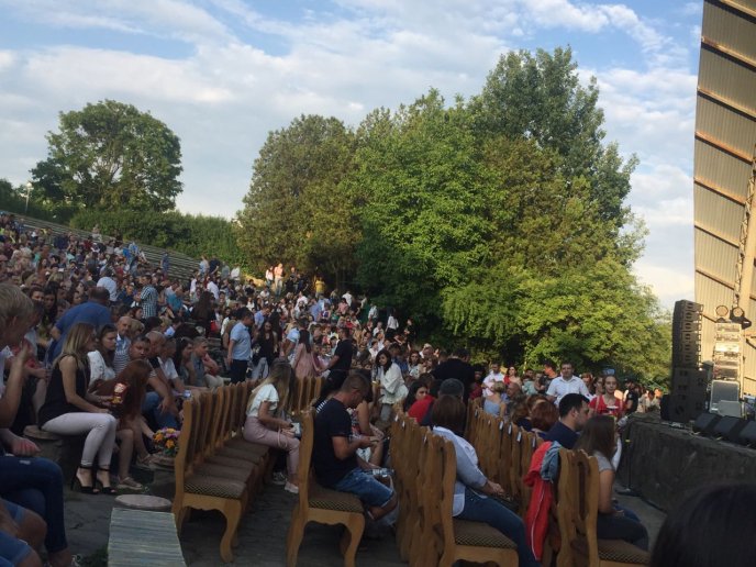 Студія "Квартал 95" порадувала закарпатців новою програмою – 04