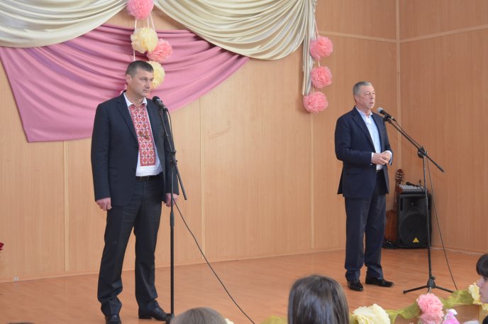 Найкращі випускники Мукачівщини отримали медалі з рук керівників району (ФОТО) – 01