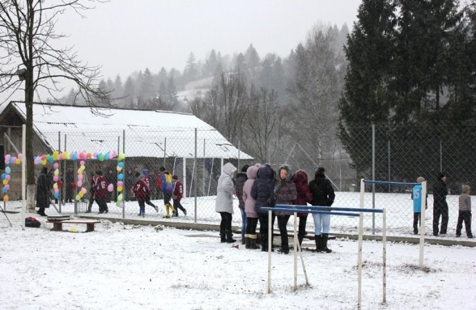 На Міжгірщині відкрили спортивні майданчики вартістю понад 9 мільйонів гривень (ФОТО) – 01