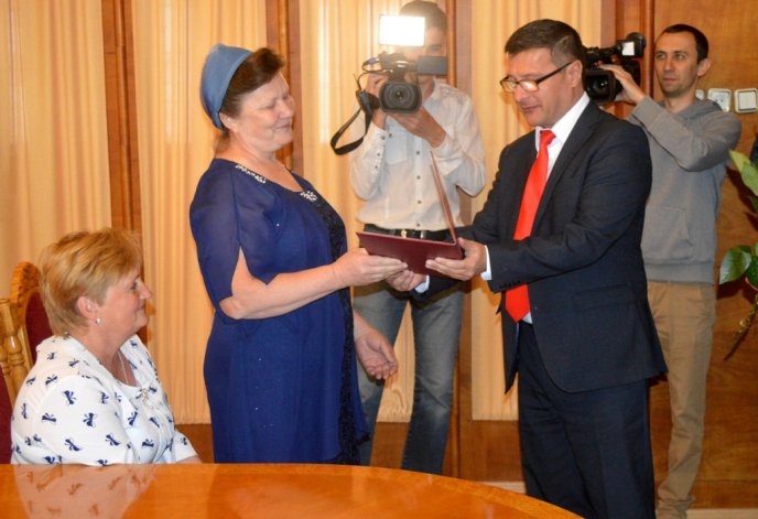 На Закарпатті вітали жінок з найбільш зворушливим святом – Днем матері – 04