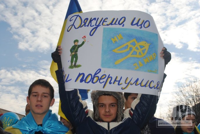 У Мукачеві з оплесками зустрічали героїв-бійців 128-ої бригади (ФОТОРЕПОРТАЖ) – 33