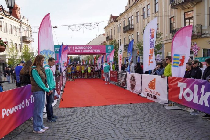 На благодійному «Uzhhorod Half Marathon 2026» зібрали понад 2 мільйони гривень для захисників – 05