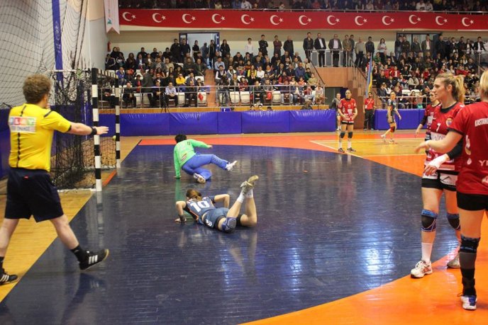 Гандболістки з Ужгорода вдруге поступились суперницям з Туреччини – 09