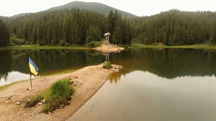 Озеро Синевир, село Колочава та гірський перевал у Карпатах показали з висоти пташиного польоту – 04