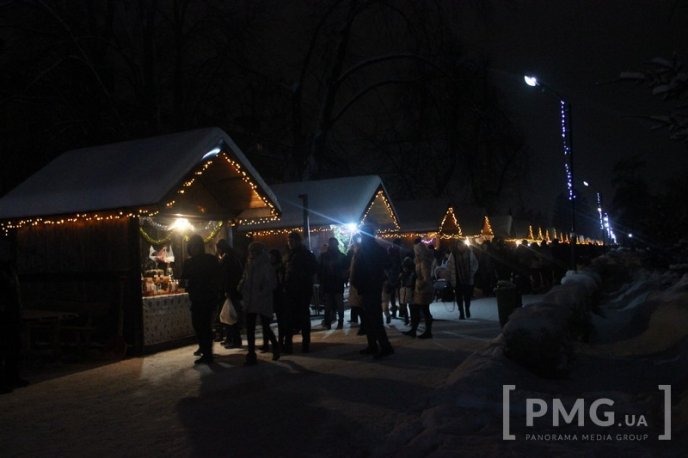 У Мукачеві офіційно відкрили фестиваль "Червене вино-2017" – 01