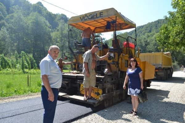 На Тячівщині триває будівництво автомобільних доріг, які з’єднають села – 05