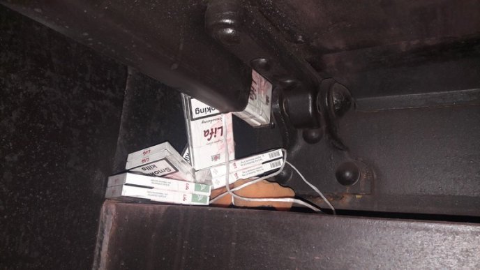 Службовий собака допоміг прикордонникам виявити контрабанду – 04