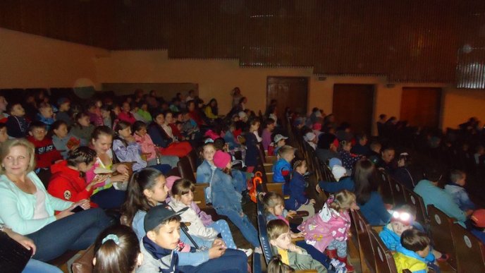 Школярам Рахова та Солотвина показали казку «Жила-була Сироїжка» – 04