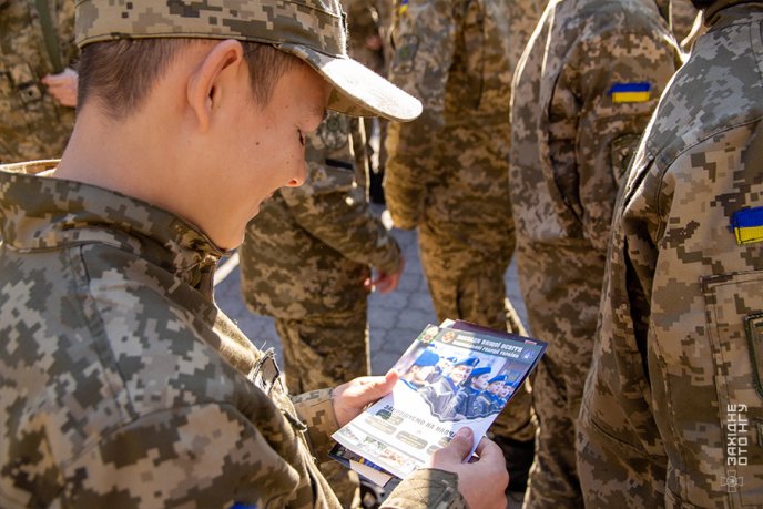 Нацгвардійці разом із вихованцями військового ліцею писали диктант єдності у Мукачеві – 03
