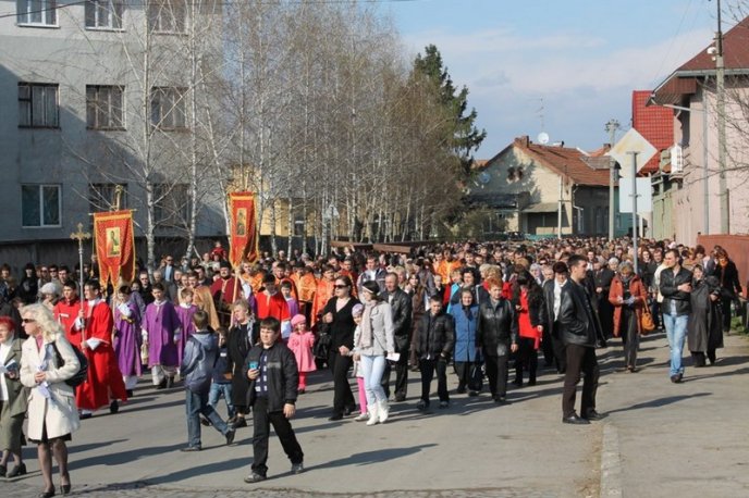У Мукачеві пройшла масштабна хресна хода (ФОТО) – 13