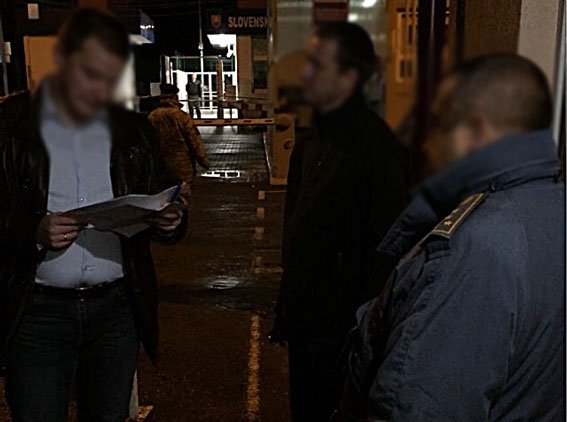 Спецоперація на кордоні: затримано митника, який вимагав хабара в учасника АТО – 02