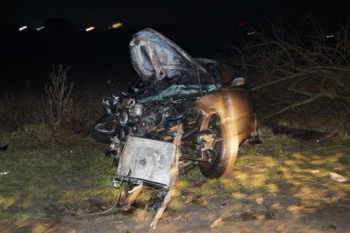 Жахлива аварія у новорічну ніч: загинули 14-річна дівчина та її 26-річний хлопець (ФОТО) – 01