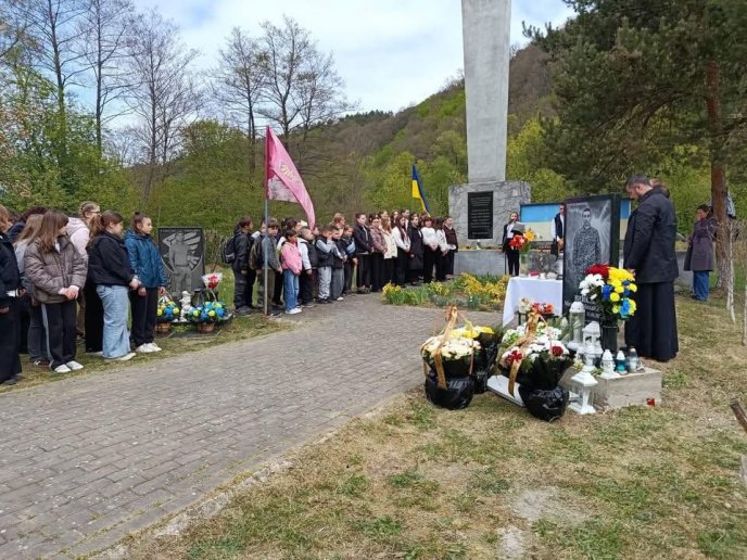 На Закарпатті відкрити стелу та меморіал полеглим воїнам – 01