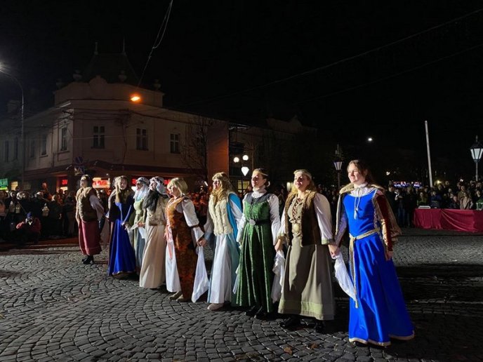 День святого Мартина: у центрі Мукачева відбулась видовищна хода з ліхтариками – 07