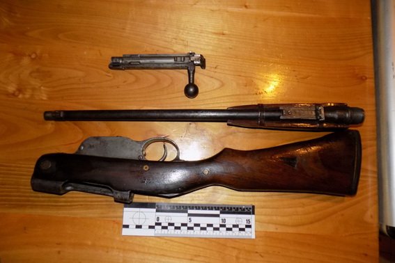 Поліція виявила у двох закарпатців зброю – 01