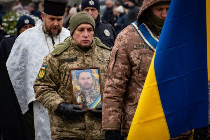 Залишилися батьки, дружина та донька: в Ужгороді поховали військового – 05 Залишилися батьки, дружина та донька: в Ужгороді поховали військового – 05