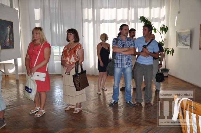 У Мукачеві відкрилась виставка картин до Дня Незалежності України (ФОТОРЕПОРТАЖ) – 18